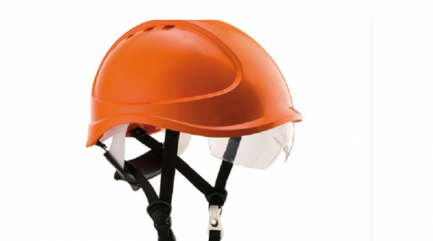 Un casco, simbolo della prevenzione che fa ridurre gli incidenti sul lavoro