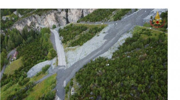 La frana sulla SS38 appena sopra ai Bagni Vecchi