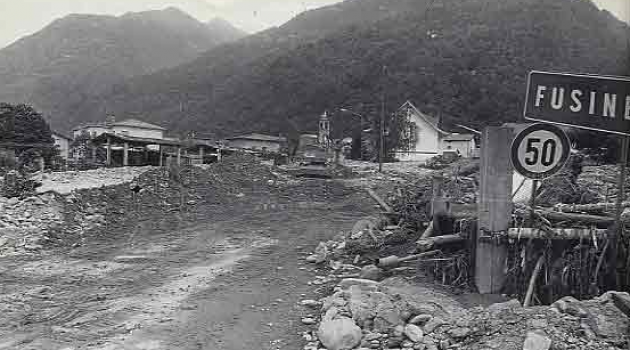 Provincia di Sondrio, Comune di Fusine 18 luglio 1987 ma già il 23 dicembre dello stesso anno1987 si consegnavano agli alluvionati le chiavi di case costruite a tempo di record (foto V:F:)