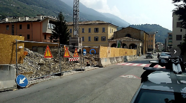 Via Don Bosco. Addio San Rocco, in macerie. Sullo sfondo il Collegio